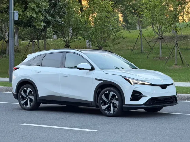 Arcfox Alpha T5 — Фото автомобиля 3