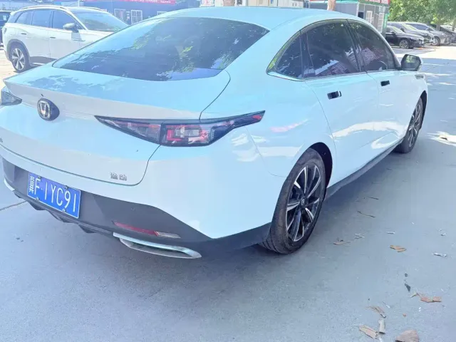 Changan Eado — Фото автомобиля 7