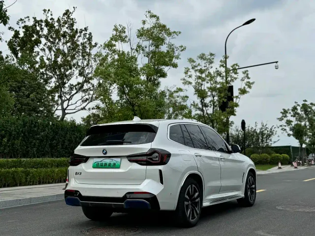 BMW iX3 — Фото автомобиля 6