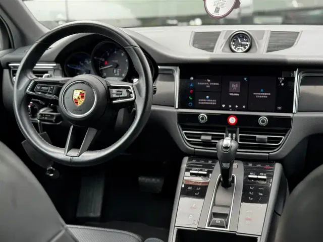 Porsche Macan — Фото автомобиля 11