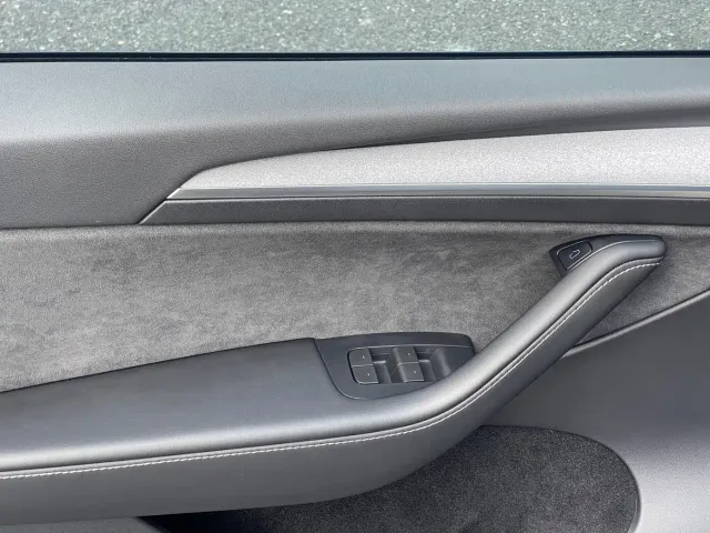 Tesla Model Y — Фото автомобиля 14