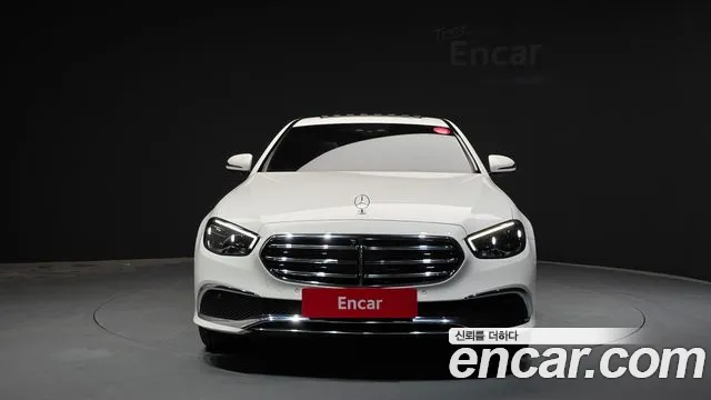 Mercedes-Benz E-Class — Фото автомобиля 3