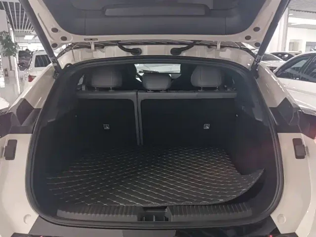 Lynk & Co Z20 — Фото автомобиля 18
