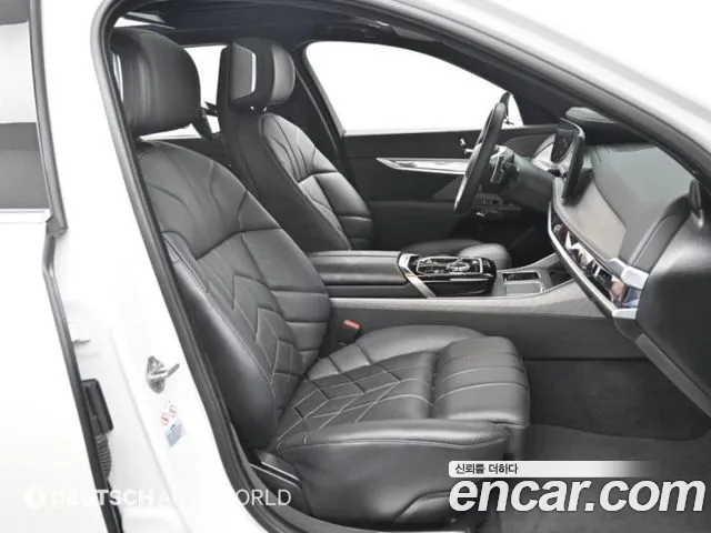 BMW 7 Series G70 — Фото автомобиля 10