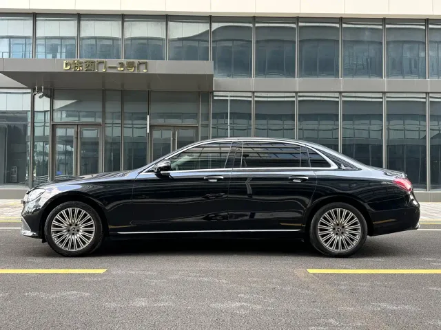 Mercedes-Benz E-Class — Фото автомобиля 3