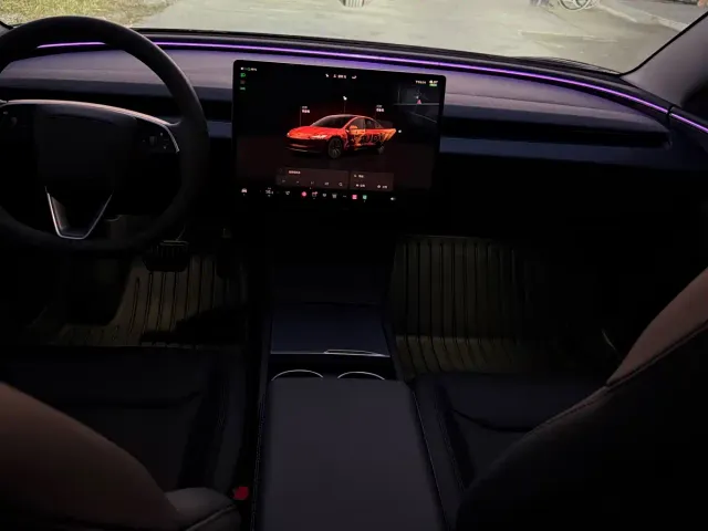 Tesla Model 3 — Фото автомобиля 16