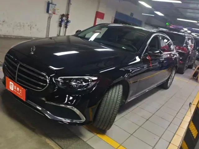 Фотография автомобиля — Mercedes-Benz E-Class
