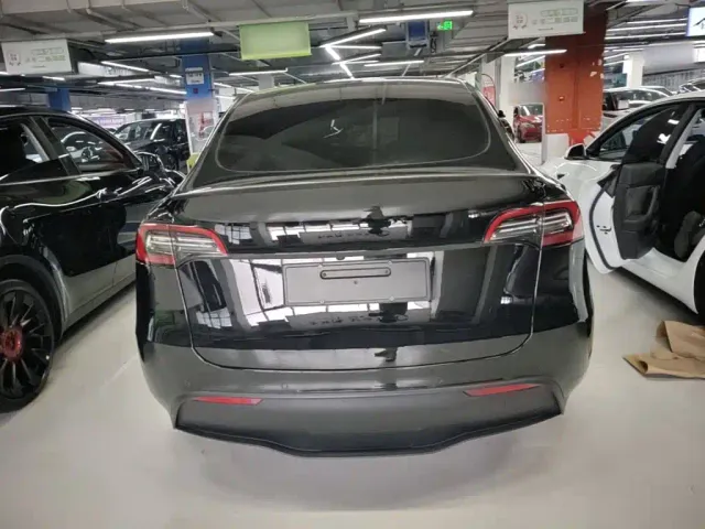 Tesla Model Y — Фото автомобиля 5