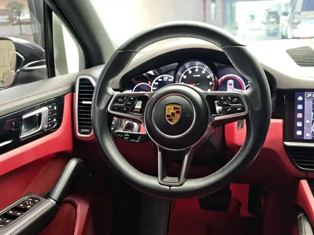 Porsche Cayenne — Фото автомобиля 14