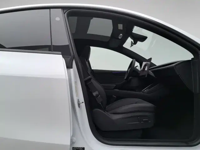 Tesla Model Y — Фото автомобиля 23