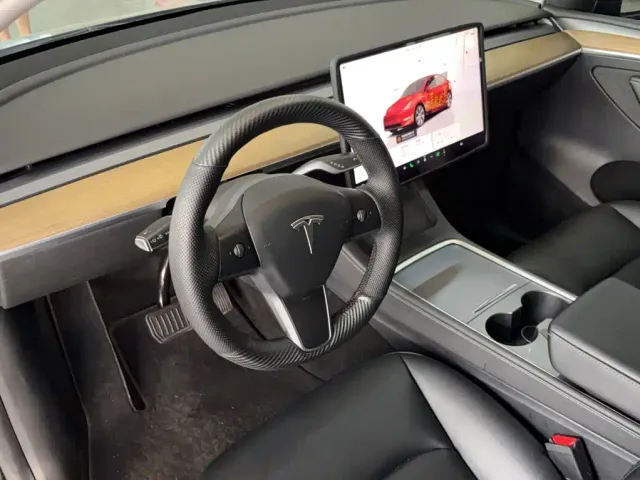 Tesla Model Y — Фото автомобиля 20