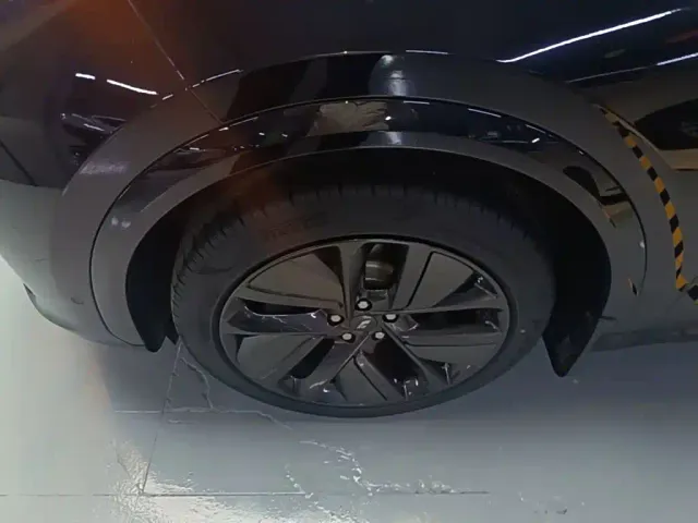 Li Auto L7 — Фото автомобиля 22