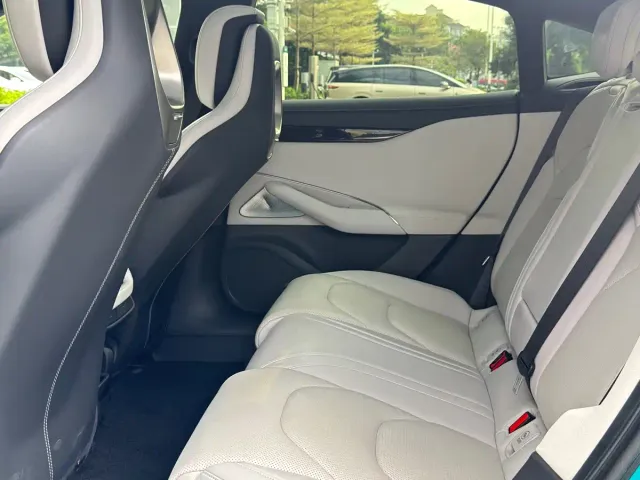 Xiaomi SU7 — Фото автомобиля 10