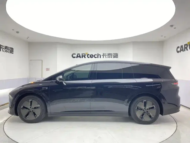 Li Auto i8 — Фото автомобиля 8