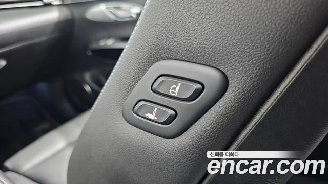 Genesis GV70 — Фото автомобиля 30