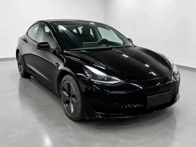 Tesla Model 3 — Фото автомобиля 3