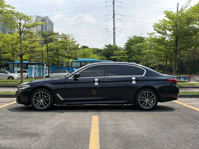 BMW 5 Series — Фото автомобиля 16