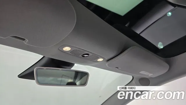 Tesla Model 3 — Фото автомобиля 15