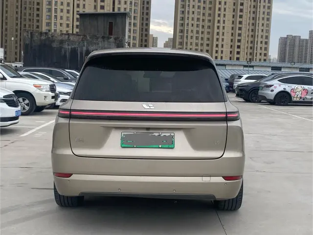 Li Auto L9 — Фото автомобиля 15