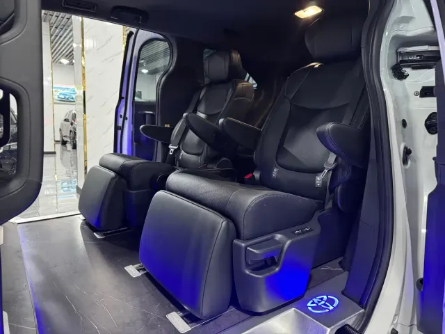 Toyota Sienna — Фото автомобиля 5