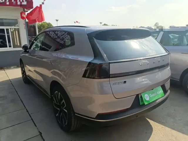 Volvo XC70 Plug-in Hybrid — Фото автомобиля 4