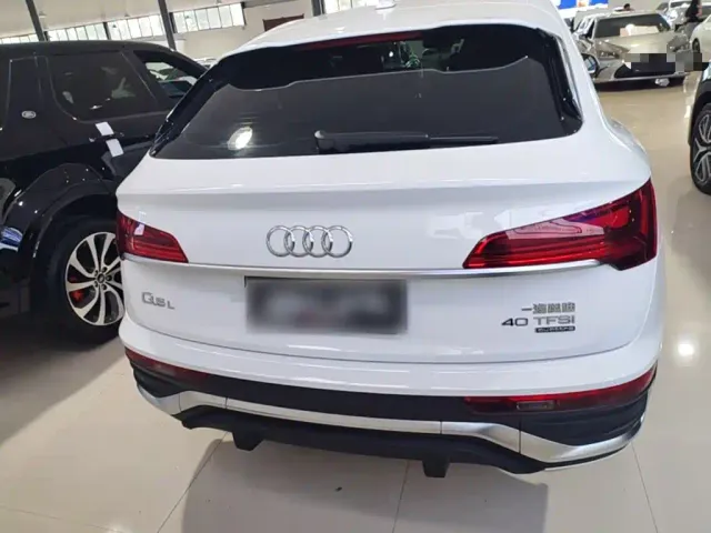 Audi Q5L Sportback — Фото автомобиля 5