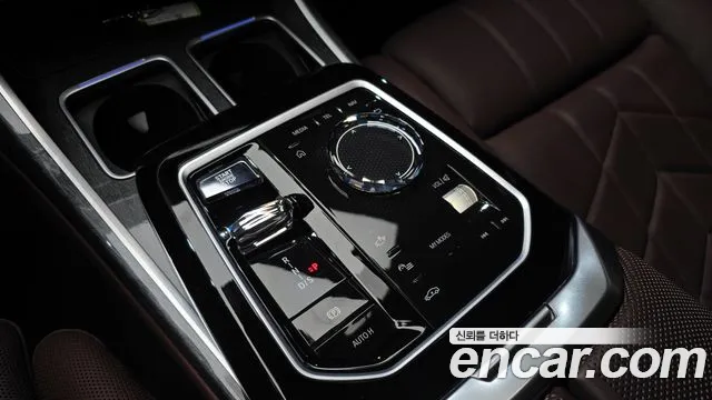 BMW 7-Series 7 серия (G70) 740i sDrive M Sport — Фото автомобиля 9