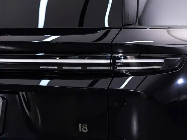 Li Auto i8 — Фото автомобиля 11