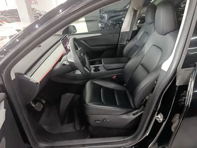 Tesla Model Y — Фото автомобиля 14