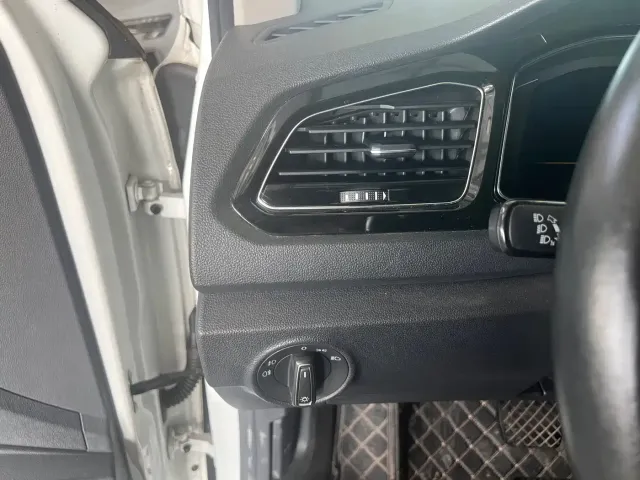 Volkswagen T-Roc — Фото автомобиля 16
