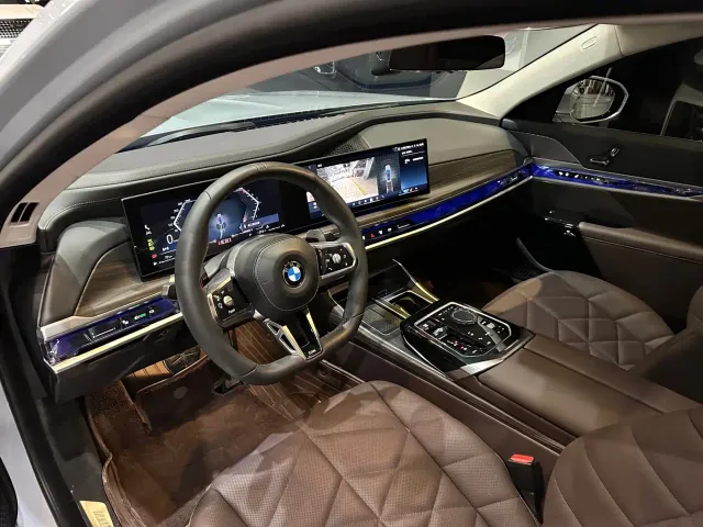 BMW 7 Series — Фото автомобиля 4