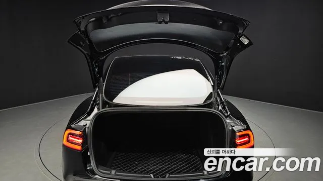 Tesla Model 3 — Фото автомобиля 6