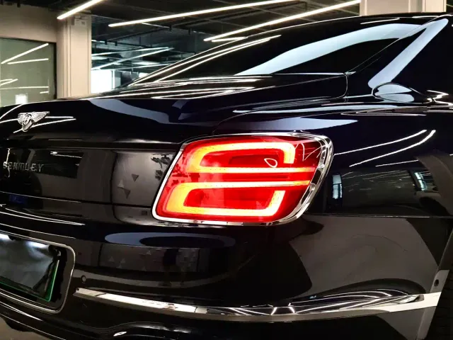 Bentley Flying Spur — Фото автомобиля 5
