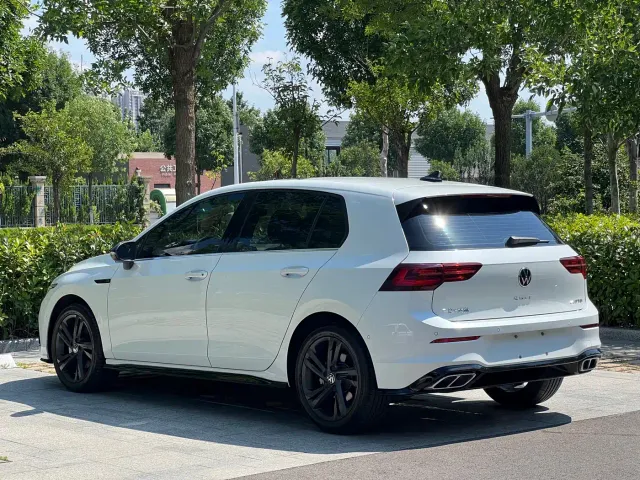 Volkswagen Golf — Фото автомобиля 5