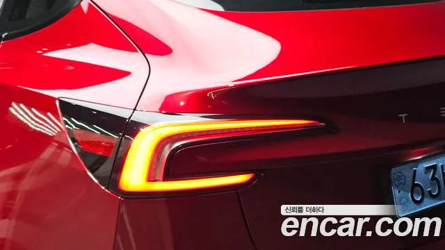 Tesla Model 3 — Фото автомобиля 23