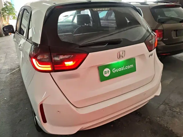 Honda Fit — Фото автомобиля 3