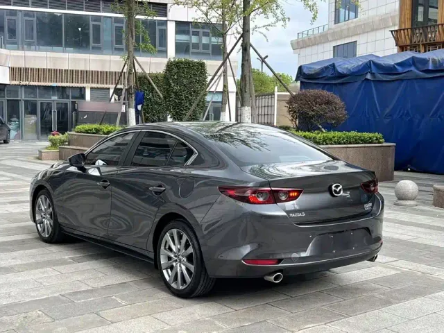 Mazda Axela — Фото автомобиля 4