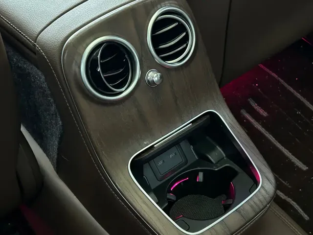 Mercedes-Benz E-Class — Фото автомобиля 12