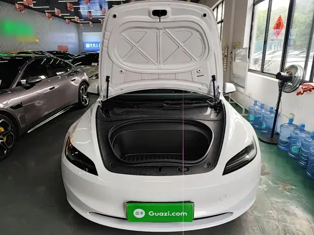 Tesla Model 3 — Фото автомобиля 19