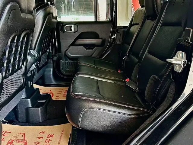 Jeep Wrangler — Фото автомобиля 9