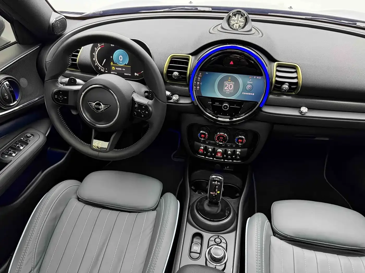 MINI MINI CLUBMAN 2022 1.5T COOPER Comfort Special Edition — Фото автомобиля 15