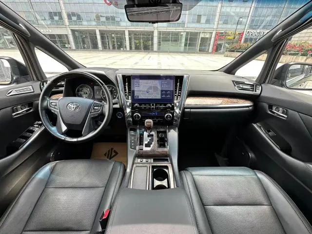 Toyota Vellfire — Фото автомобиля 8