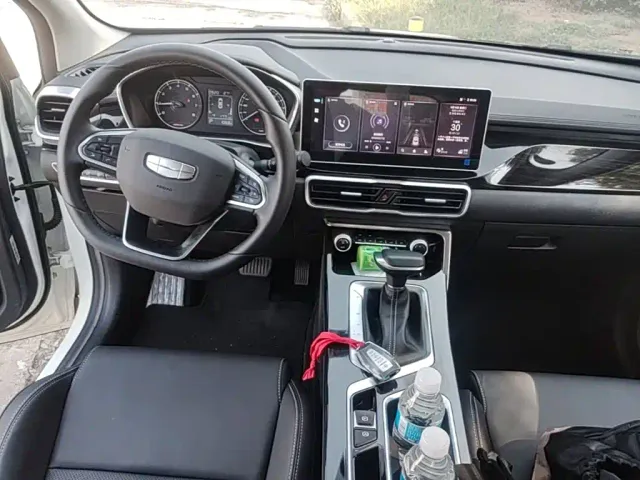 Geely Binyue — Фото автомобиля 9