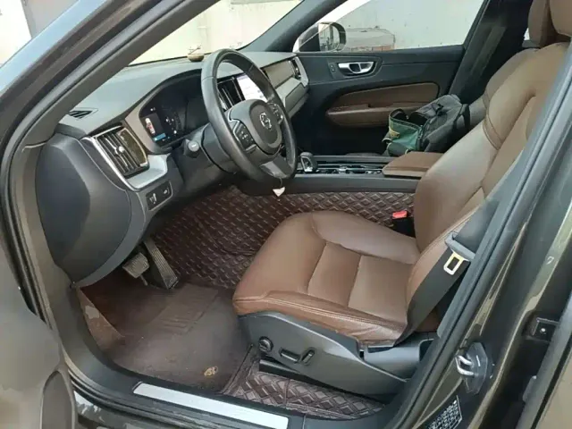 Volvo XC60 — Фото автомобиля 14