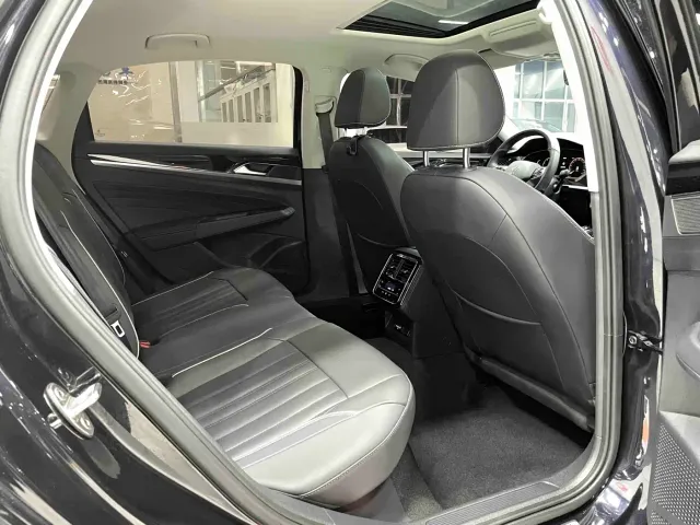 Volkswagen Passat — Фото автомобиля 11