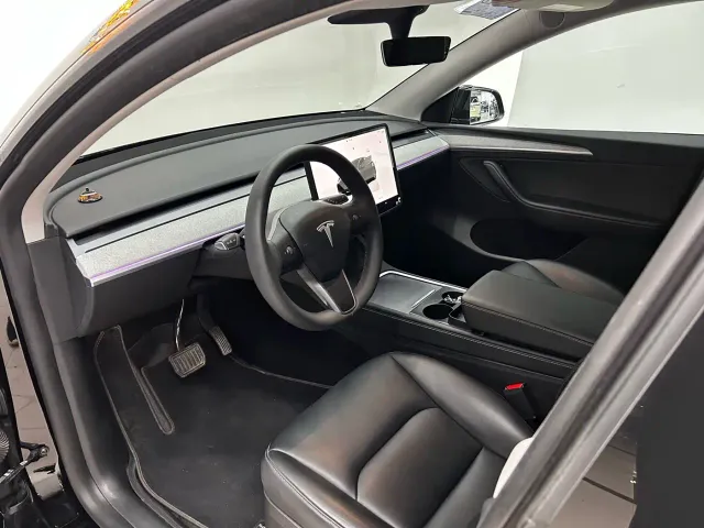 Tesla Model Y — Фото автомобиля 6