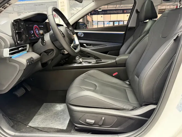 Hyundai Elantra — Фото автомобиля 16