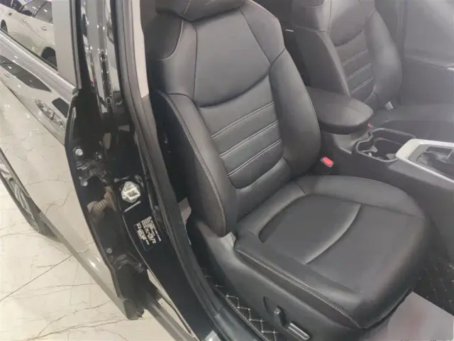 Toyota RAV4 — Фото автомобиля 19