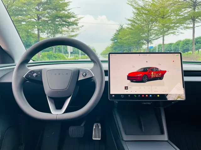 Tesla Model 3 — Фото автомобиля 23
