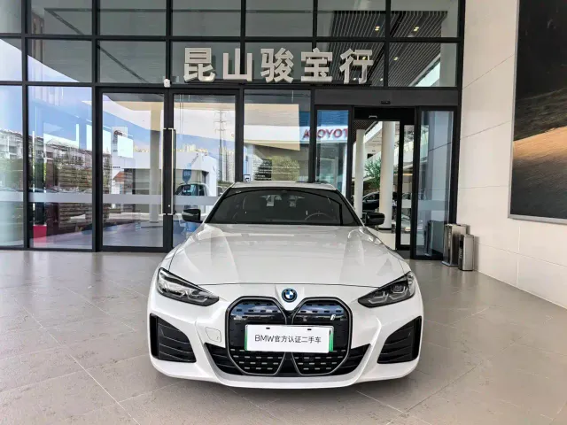 BMW i4 — Фото автомобиля 2